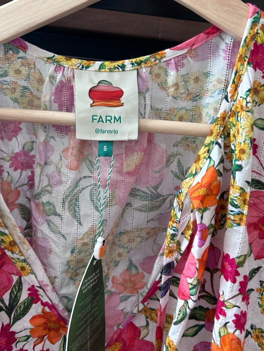 NWT Farm Rio White Floral Blouse with Pink and Orange Flowers - Picture 4 of 6